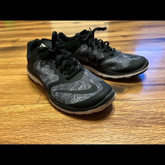 Nike Shoes - Womens black Nike Fitsole shoes